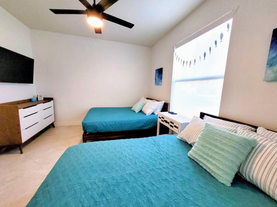 Blue Door Retreat - Luxury Pool Home - Sleeps 8 Cape Coral Dış mekan fotoğraf