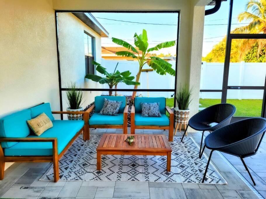 Blue Door Retreat - Luxury Pool Home - Sleeps 8 Cape Coral Dış mekan fotoğraf
