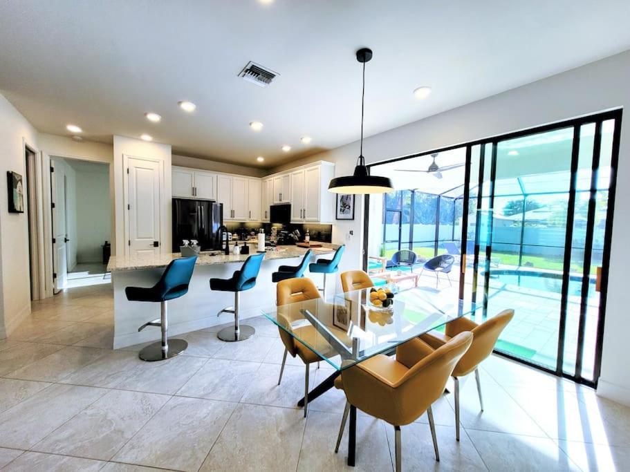 Blue Door Retreat - Luxury Pool Home - Sleeps 8 Cape Coral Dış mekan fotoğraf