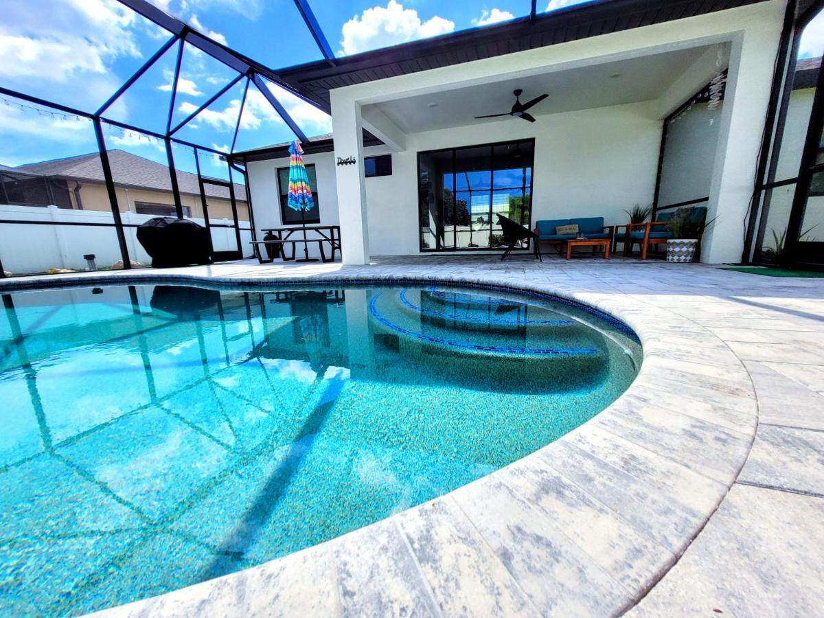Blue Door Retreat - Luxury Pool Home - Sleeps 8 Cape Coral Dış mekan fotoğraf